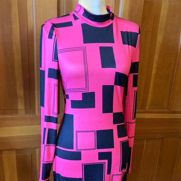 Vibrant Barbiecore Pink Geo Print Bodycon - Picture 5 of 16